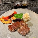 神楽坂 鉄板焼 向日葵 - ミディアムレアのお肉