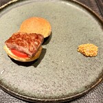 神楽坂 鉄板焼 向日葵 - ミニミニステーキバーガー絶品粒マスタード添え