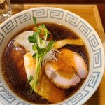 RAMEN MEIKIRA - しょうゆ1000円；黒はんぺん