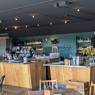 カフェ レストラン バー オンザヒル_2