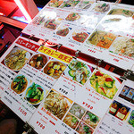 モンティー - 何を食べようかな？