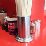 ラーメン二郎 - 卓上調味料