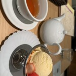 トライアングルカフェ - 自家製バニラアイスとアールグレイティー