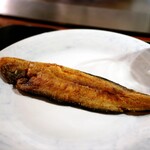 銀座うかい亭 - 魚介の鉄板焼き: ポン酢とバルサミコソースを付けてくれますが、添え物も無く、寂しい印象