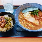 大鷹ラーメン - 赤鷹らーめん（豚骨醤油味）Aセット 990円
