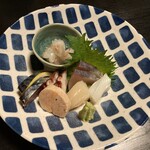 八百甚 - 見た目も綺麗な刺身盛り合わせ