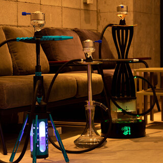 다양한 풍미를 가진 시샤를 세련된 분위기 속에서 즐기다