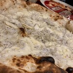 ラ ピッツェリア ノブ - 季節限定のシラスのピッツァ