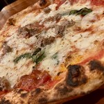 ラ ピッツェリア ノブ - 1人でも食べに行きます！ピリ辛サルシッチャ