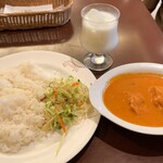 ゴングル - ゴングル(チキンカレー、ライス、ラッシー)