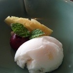 コンテンポラリー・ダイニング クラウン - もものシャーベット