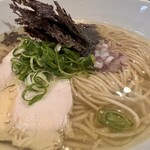 利尻らーめん味楽 - 透き通ったスープに島海苔の風味が漂います