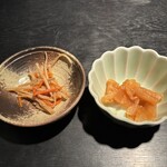 助六 - 小鉢とお漬物