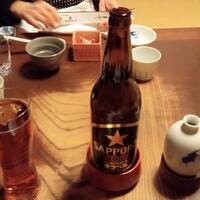 大市 - 左から烏龍茶、ビール（大瓶）、熱燗（1合）。