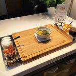 MIRACLE FIRST CLASS LOUNGE - 