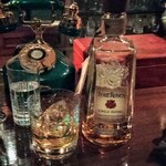 Bar 真夜中は別の顔 - フォアローゼズ