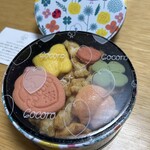 あげもちCocoro - 料理写真:中は色々な味と形のおかきと米粉クッキー入り!