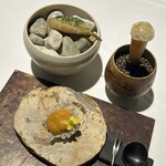 ラ・ヴァガボンド - 北海道産生雲丹、モンドールチーズ、米粉と海苔のチップス　
      ワカサギ　ベニエ
      コルネ　レンズ豆　聖護院蕪