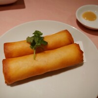 シェフス - エビ春巻き　880円