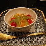 日本料理 晴山 - 夕張メロン、佐藤錦、デラウェア、桃