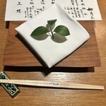 銀座ろくさん亭 - テーブルにつくとこちらがお出迎え