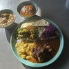 スパイスカレー モクロミ