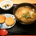 そば処　うえだ - 【かけそば+温玉+焼きおにぎり】細目の麺はのど越しが良く、後をひきます。