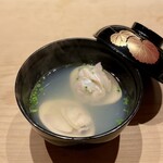 すしやのたい悟 - 九十九里産 蛤のお吸い物。お出汁が心底美味しく、ホッと胃を温めてくれます。