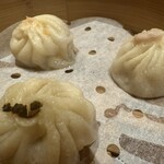 台湾料理 REAL台北 - 帆立、トリュフ、蟹の小籠包