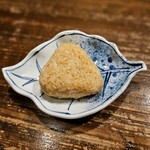 番屋ながさわ - 焼きうにぎり　500円　ウニのエキスがしみしみのお米