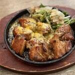居酒屋 燈 - ■チーズたっぷり地鶏の胡椒焼き ￥850