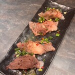 しなもん堂 - 道産和牛ブリスケットの炙り肉寿司