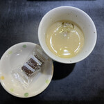 ゆたか寿司 - ついてくる茶碗蒸しとチョコレート