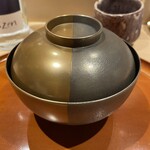 銀座 しのはら - 春分の陰陽を表現して金銀の輪島塗　金銀の箔をつけた後に漆という渋いお椀