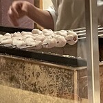 銀座 しのはら - ふぐの白子焼かれてます