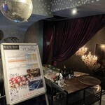 ステーキ&カジュアルフレンチイタリアン Tiger Gang - 内観(お店入口)
