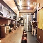 油そば専門店 ぶらぶら - 【'14/07/04撮影】店内のカウンター席の風景です