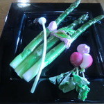 職人館 - 朝採れのアスパラガス　豆腐とビーツのソース