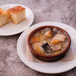 パスタとワインのお店 Piacere - 自家製ベーコンと旬野菜のアヒージョ