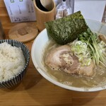 麺屋 電龍 - 鶏白湯魚らーめん(大盛り)　ライス中