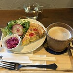 Mago's Cafe - 料理写真:いろいろ野菜のキッシュのサラダプレート　＋　コーヒー
