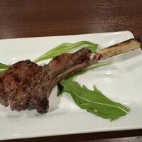 ワカヌイ グリル ダイニング バー 東京 - スプリングラムチョップ炭火焼き