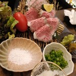 肴酒笑処 五十嵐 - 和牛たたき。言わずもがな美味