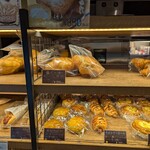 donut&bakery Un Créer - 陳列棚　塩パン　390円