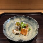 京味 もと井 - 八寸…青豆の炒り煮、鰯の梅煮、菜の花お浸し、 　スナップえんどう、ピーカンナッツ飴炊き 　鰻のへしこ 炙り