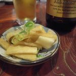 気まぐれ亭 - 大根皮漬物[10円]とエビス大瓶[580円]