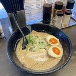 麺屋はる - 魚介とんこつラーメン煮玉子のせ