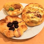 ブーランジェリ･エ･カフェ　オブジェ - 食べほ6♡オニオンソーセージ♡わっ！キャベツ♡ダークチェリー♡