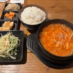 韓国料理ヨギヨ - キムチチゲ定食