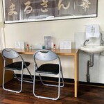 まるさん中華 - 店内イメージ※６席のみ